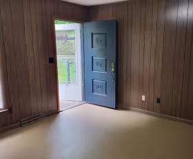 deck hill living room