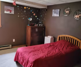 Oak Grove Road bedroom